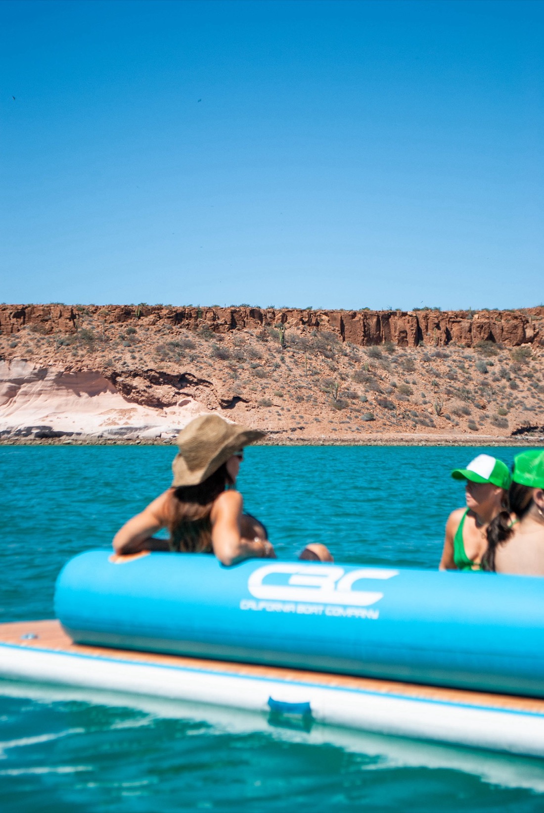 Day Trip de MR BU en La Paz — paddleboard y descanso a bordo
